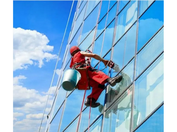 在外墻清洗時使用的專用藥劑是什么？