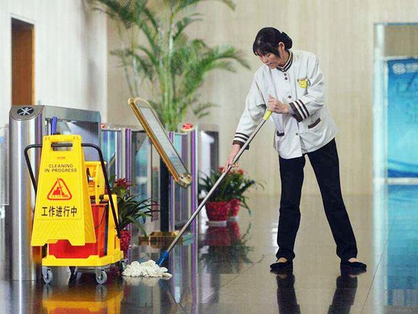 為什么現(xiàn)在很多企業(yè)保潔選擇托管，而不是自招呢？